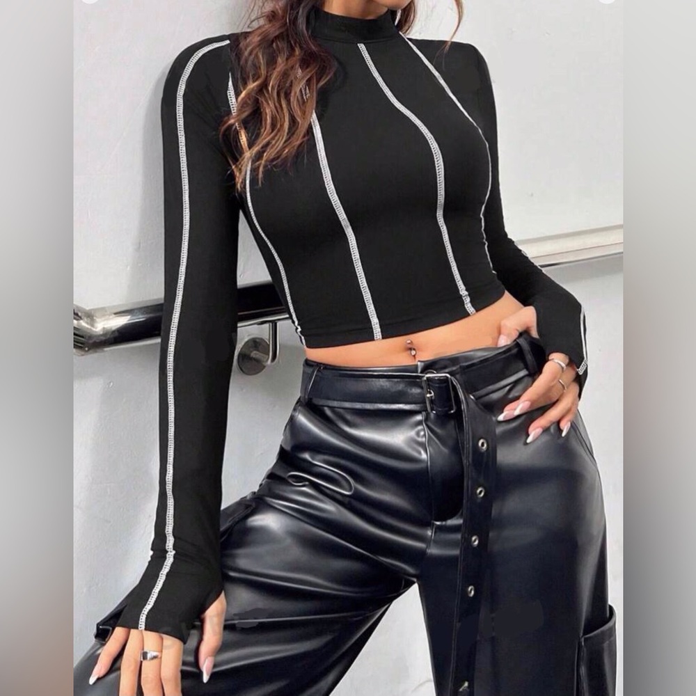 Black Top Long Sleeve - Picture 3 of 3
